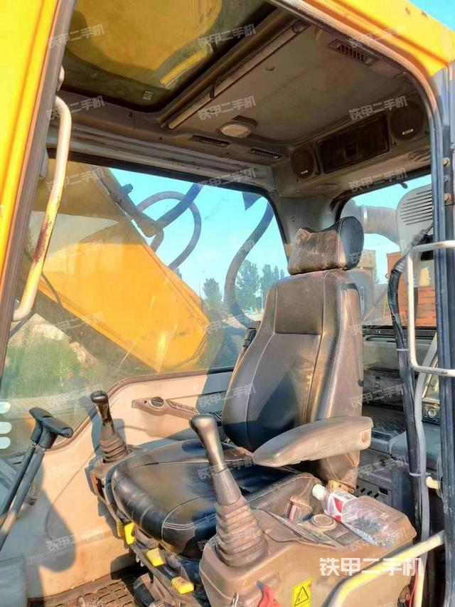 驾驶室整体（整机外观）