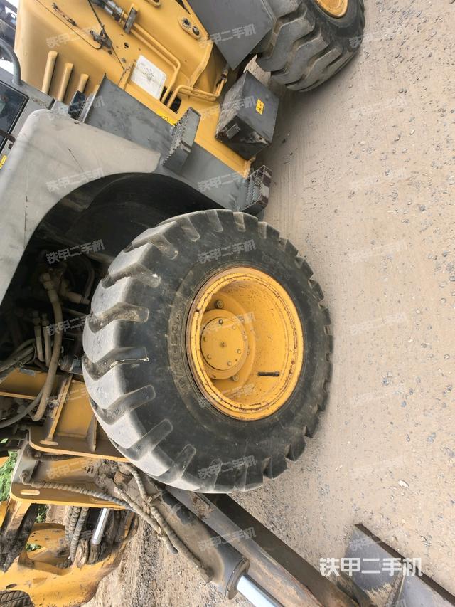 右引導(dǎo)輪/右前輪（行走機(jī)構(gòu)）