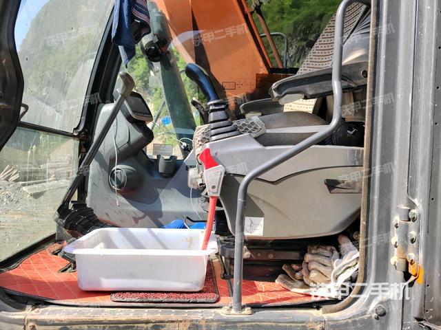 后窗玻璃角标（驾驶室部分）