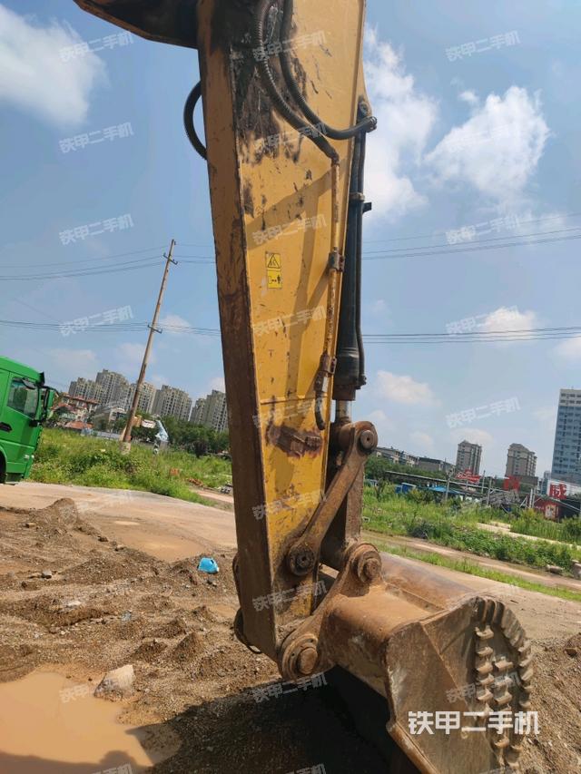 小臂整體左后(工作和回轉(zhuǎn)裝置) 小臂整體左后(工作和回轉(zhuǎn)裝置)