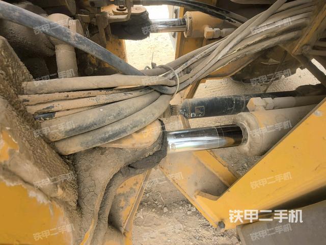 工作装置4（工作装置）