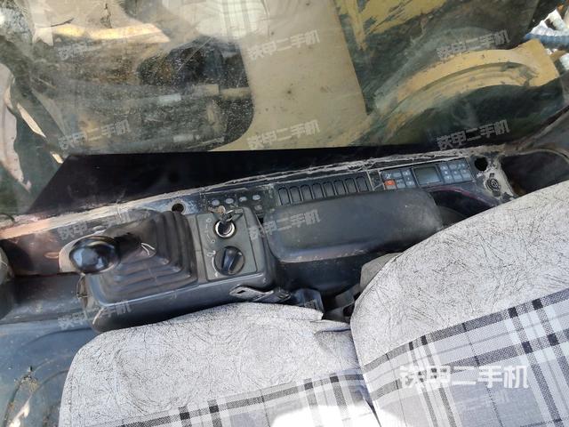 座椅右側(cè)控制臺/鑰匙門/油門/含右手柄（駕駛室部分）