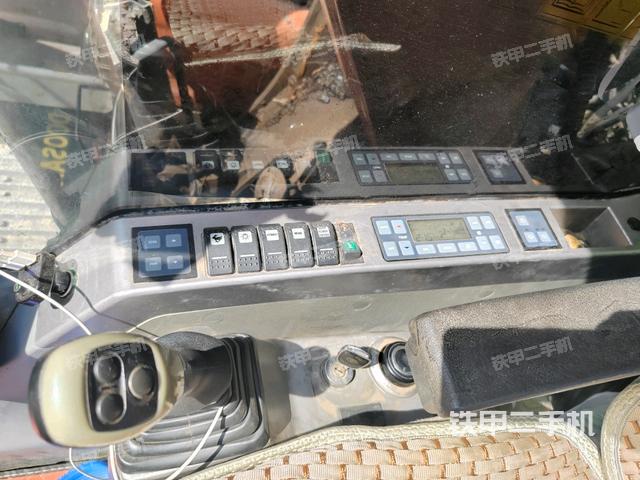 座椅右侧控制台/钥匙门/油门/含右手柄（驾驶室部分）