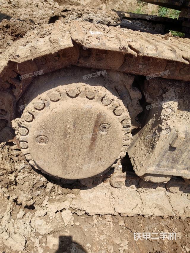 右驅(qū)動輪（行走機構(gòu)）