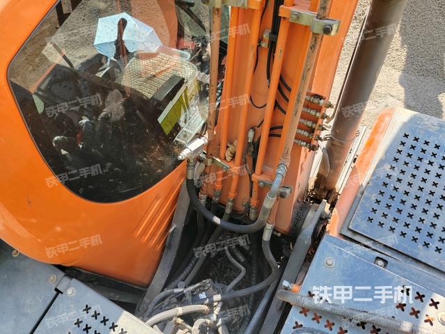 大臂背部俯视（工作和回转装置）