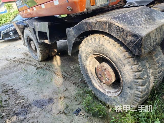 右側(cè)履帶整體(行走機構(gòu)) 右側(cè)履帶整體(行走機構(gòu))
