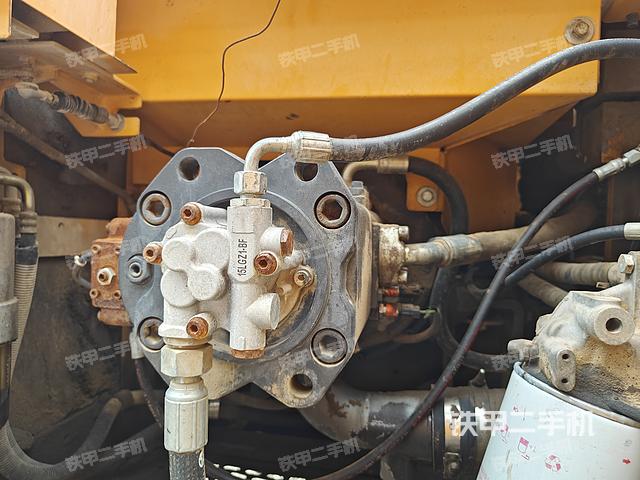 液壓泵艙室正面整體（整機(jī)外觀）