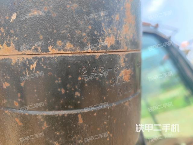 大臂背部俯視(工作和回轉(zhuǎn)裝置) 大臂背部俯視(工作和回轉(zhuǎn)裝置)