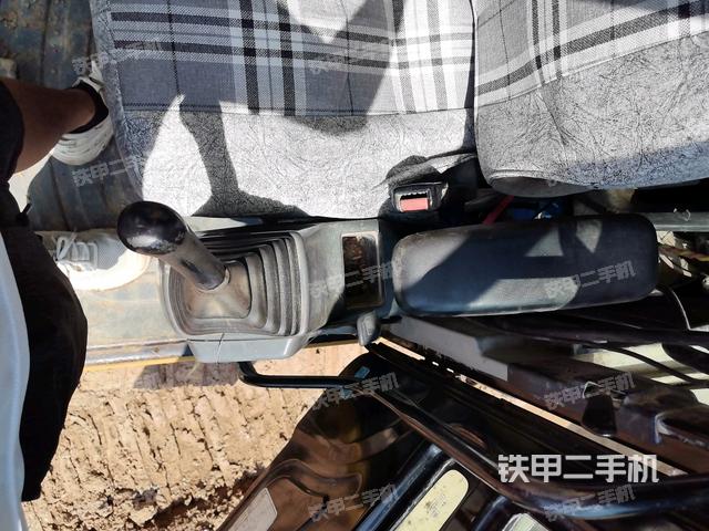 座椅左側(cè)控制臺/音響/含左手柄（駕駛室部分）