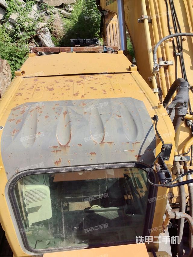 驾驶室顶部（整机外观）