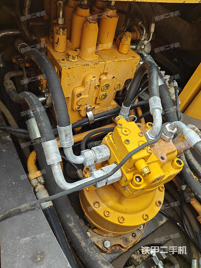 回轉(zhuǎn)馬達(dá)和主控閥（整機(jī)外觀）