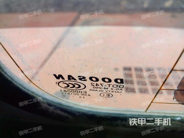 后窗玻璃角標(駕駛室部分) 后窗玻璃角標(駕駛室部分)