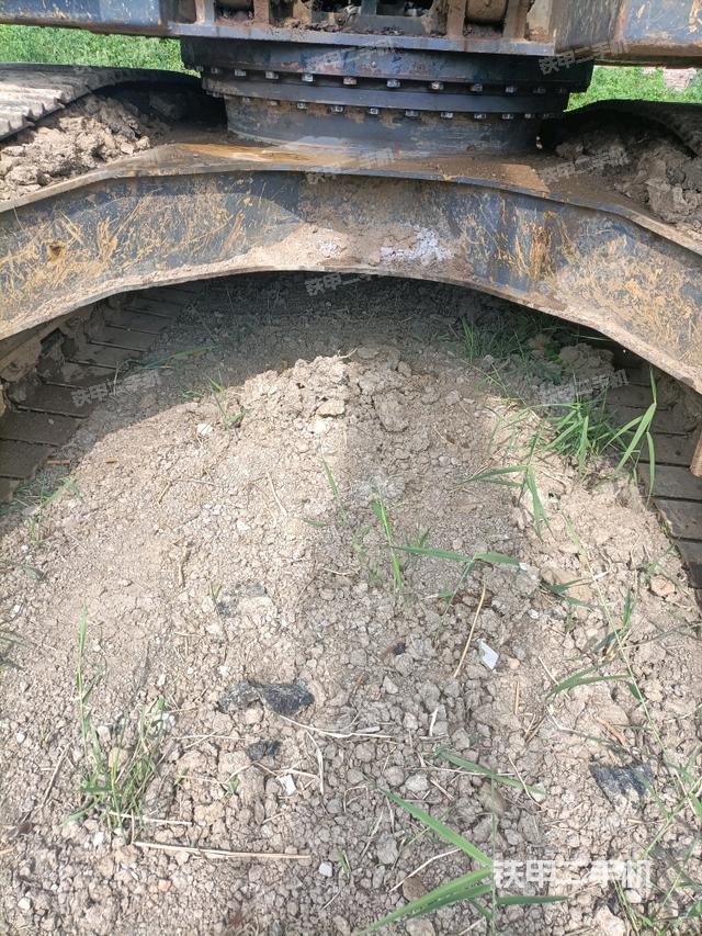 轉(zhuǎn)盤(pán)和下車架正前（工作和回轉(zhuǎn)裝置）