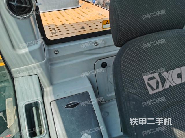 座椅右側(cè)控制臺/鑰匙門/油門/含右手柄（駕駛室部分）