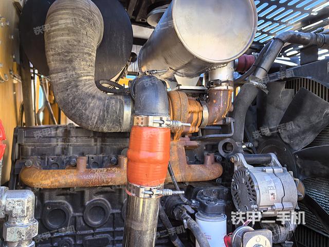 整机右侧（设备外观及核心部件）