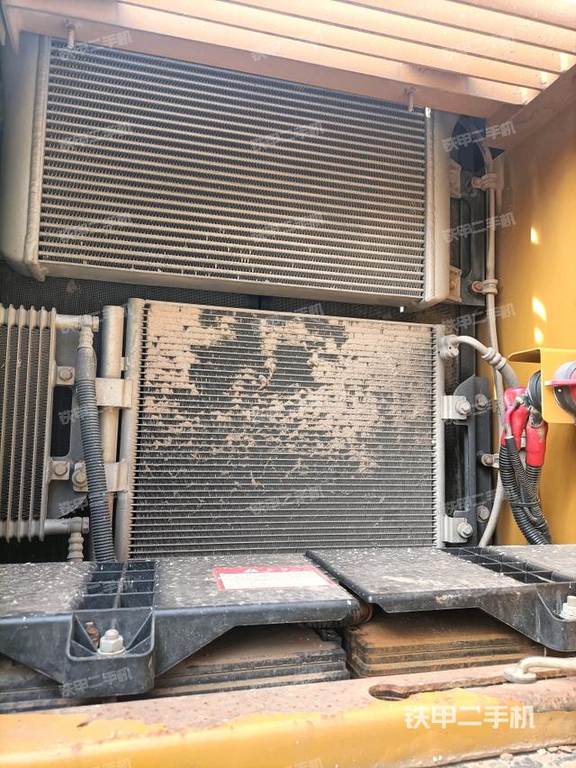 散熱器正面（大件艙室）