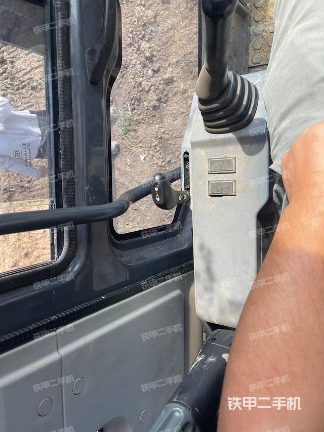 座椅左側(cè)控制臺(tái)/音響/含左手柄（駕駛室部分）