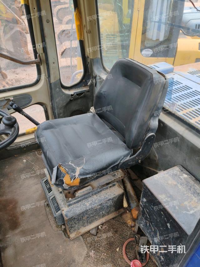 驾驶室内部（驾驶室部分）