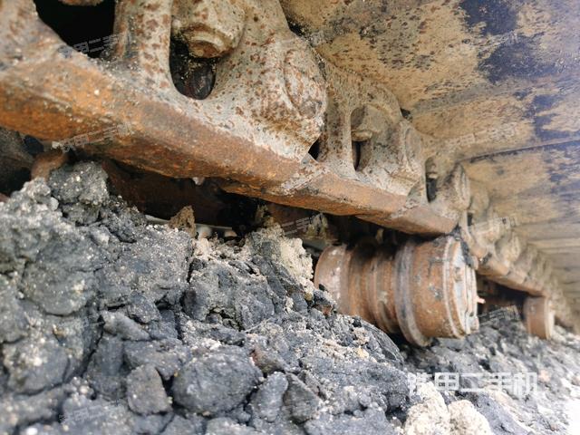 右驅(qū)動輪（行走機(jī)構(gòu)）