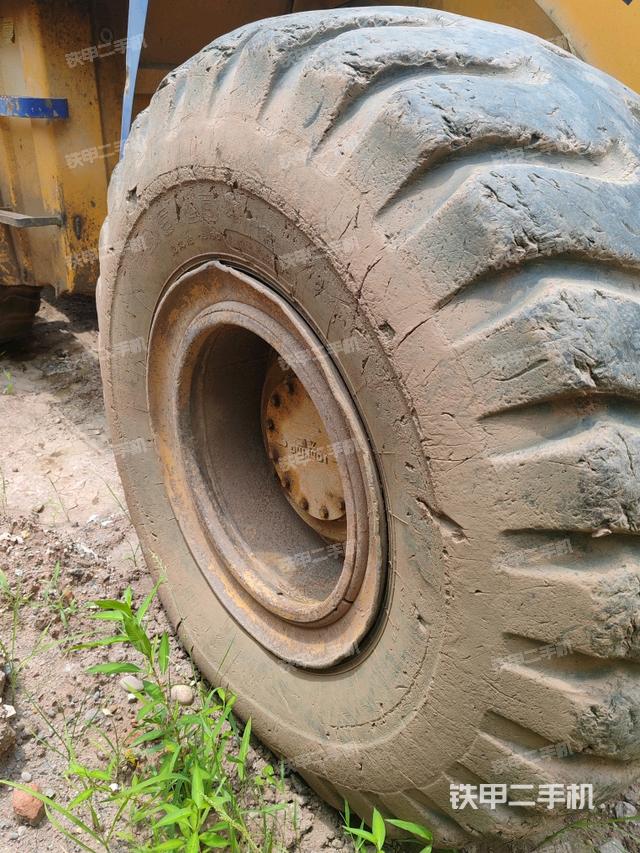 右前轮（行走机构）