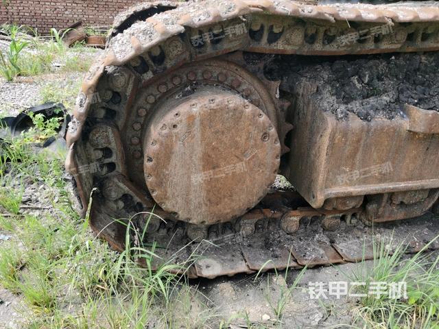 左驅(qū)動輪（行走機(jī)構(gòu)）