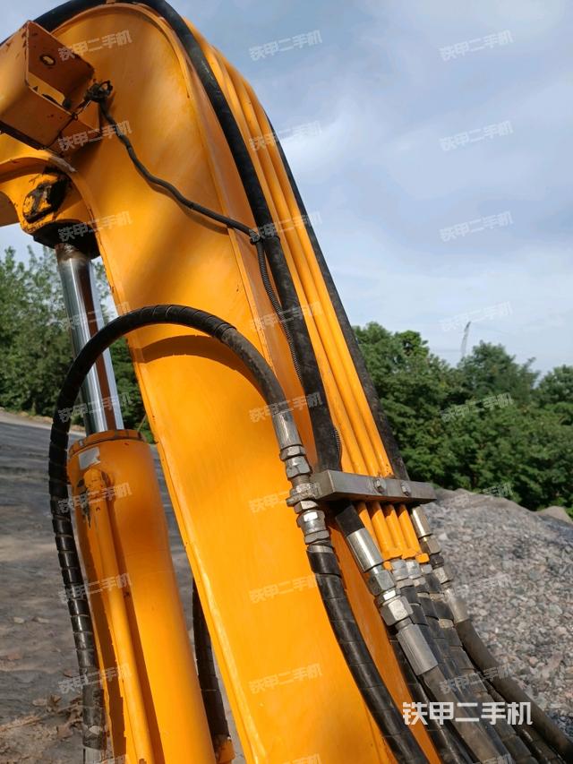 大臂背部俯視（工作和回轉(zhuǎn)裝置）