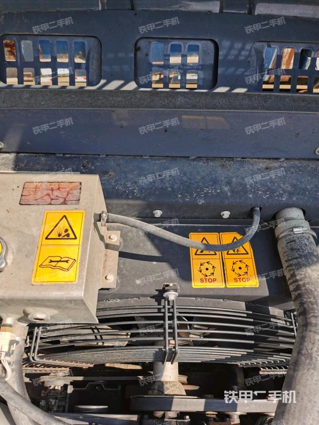 左后方玻璃角標(biāo)（駕駛室部分）