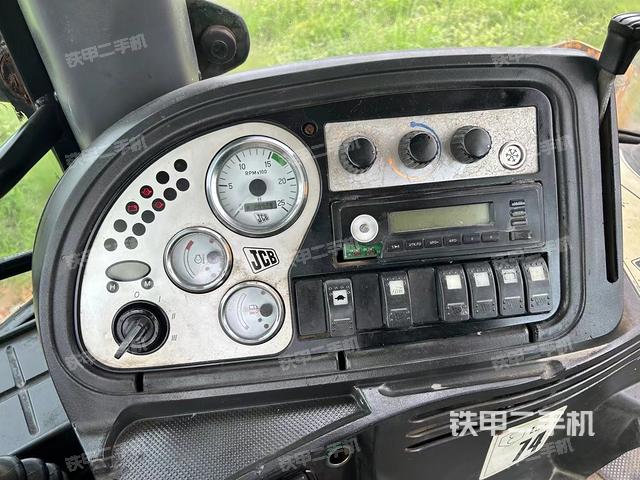 驾驶室操作台（设备外观及核心部件）