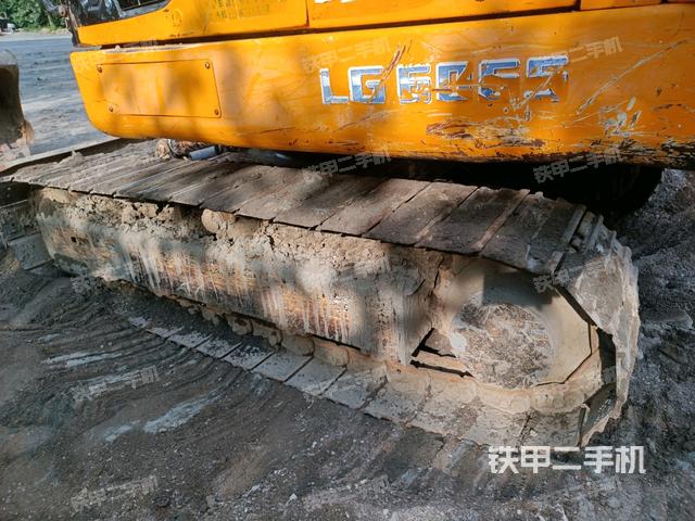 右側(cè)履帶整體?（行走機(jī)構(gòu)）