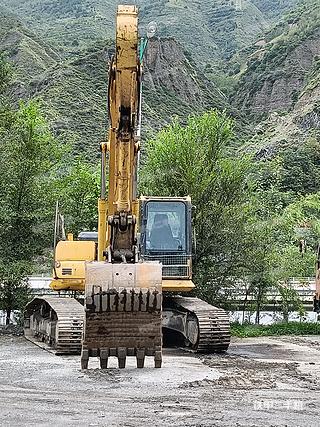 小松PC240LC-8挖掘機實拍圖片