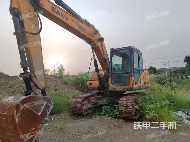 三一重工SY135C-8挖掘机