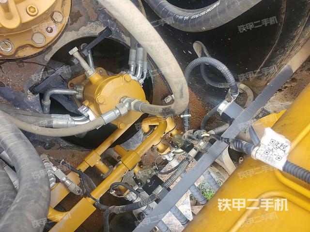 中央回轉接頭特寫（上車部件）