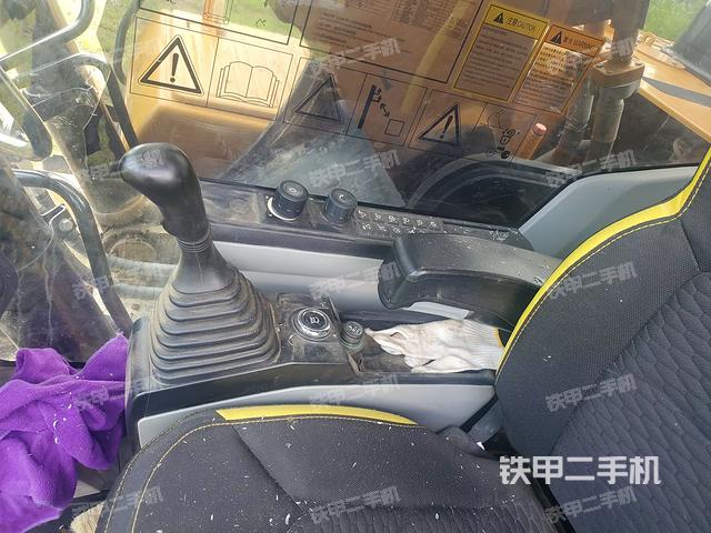 座椅右側控制臺/鑰匙門/油門/含右手柄（駕駛室部分）