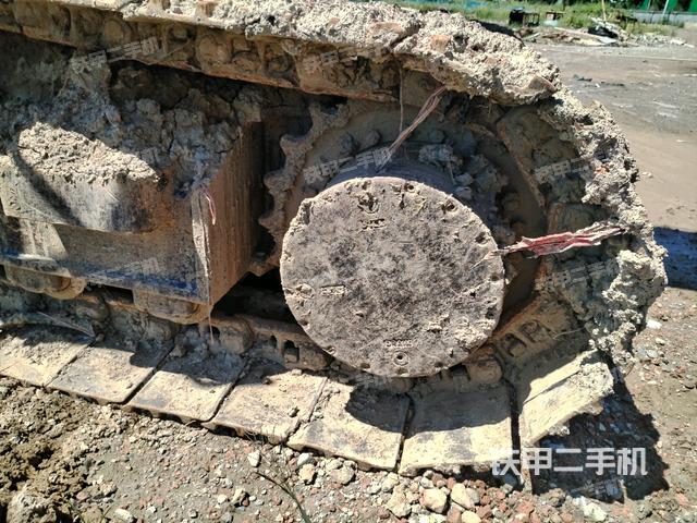 右驅(qū)動輪（行走機構(gòu)）