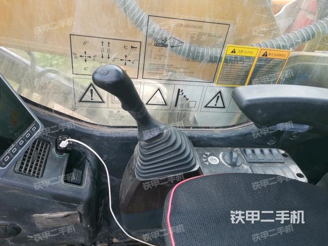 座椅右側(cè)控制臺/鑰匙門/油門/含右手柄（駕駛室部分）