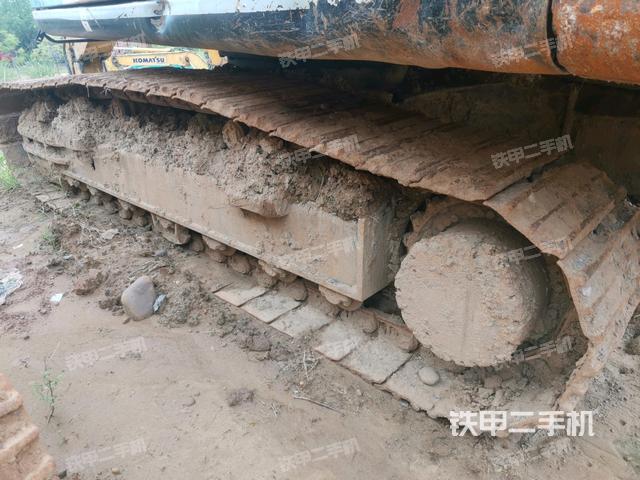 右驅(qū)動輪（行走機構(gòu)）