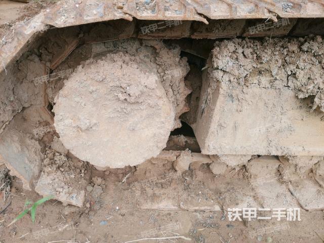 左驅(qū)動輪（行走機構(gòu)）