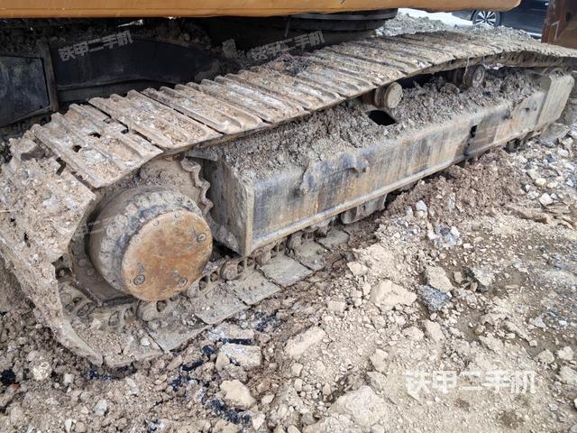 单侧履带整体(整机外观) 单侧履带整体(整机外观)