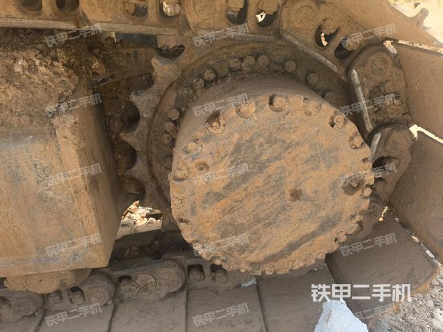 左驅(qū)動輪（行走機構(gòu)）