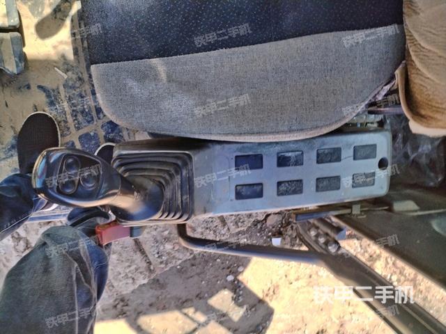 座椅左側(cè)控制臺/音響/含左手柄（駕駛室部分）