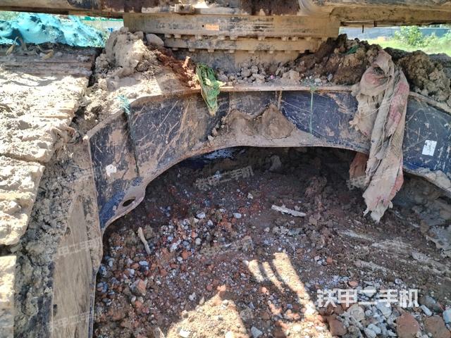 轉(zhuǎn)盤和下車架正前（工作和回轉(zhuǎn)裝置）