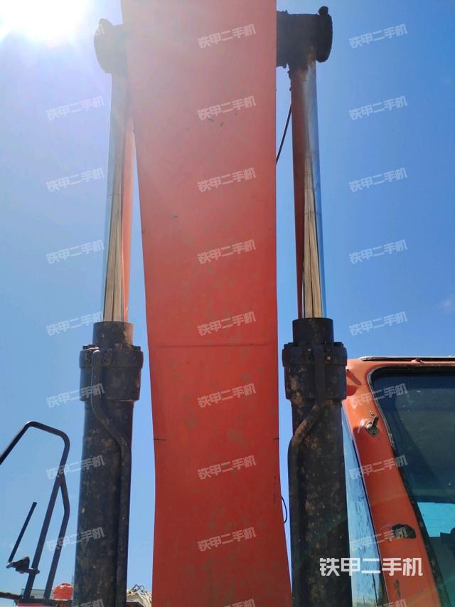 大臂油缸整體?豎拍（工作和回轉(zhuǎn)裝置）