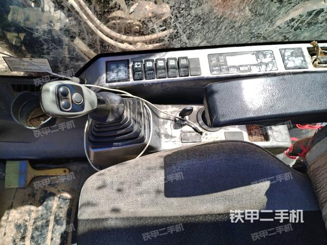 座椅右側(cè)控制臺/鑰匙門/油門/含右手柄（駕駛室部分）