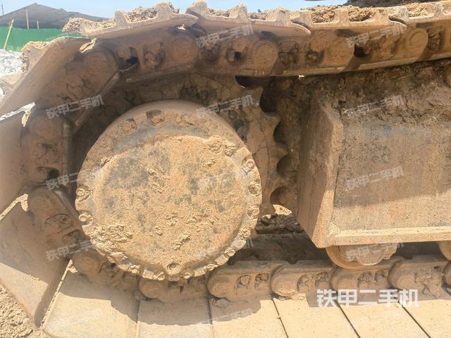 右驅(qū)動輪（行走機構(gòu)）