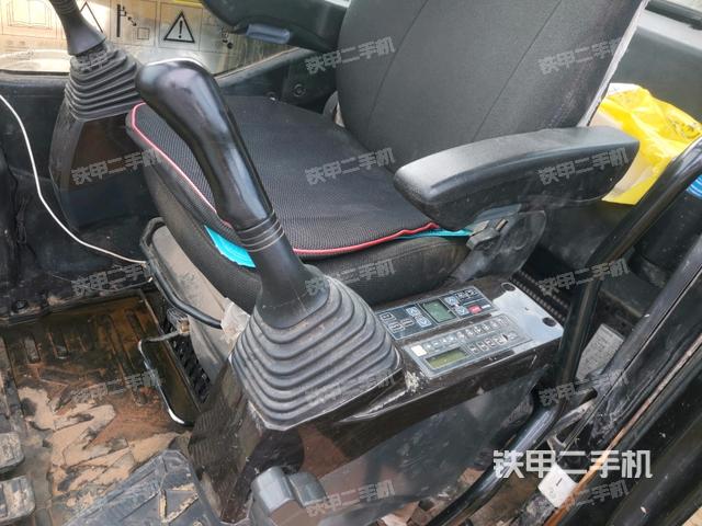 座椅左側(cè)控制臺/音響/含左手柄（駕駛室部分）