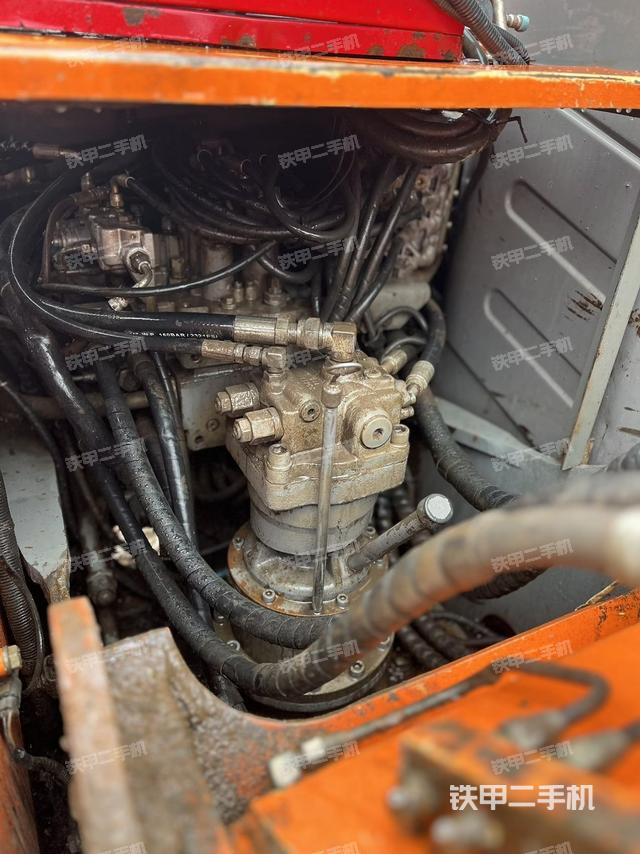 回轉(zhuǎn)馬達(dá)和主控閥（整機(jī)外觀）