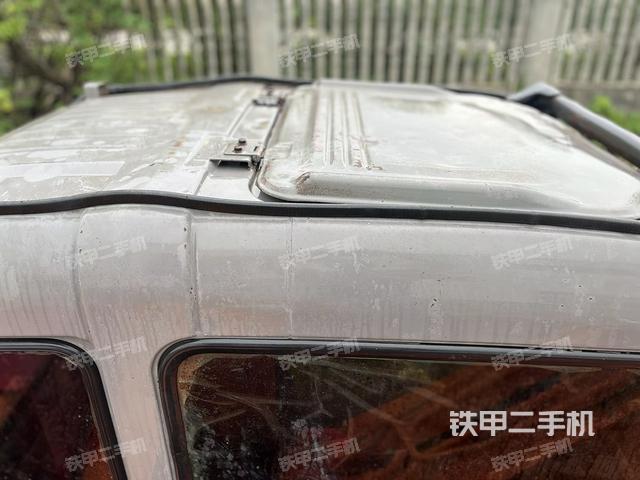 駕駛室頂部（整機外觀）