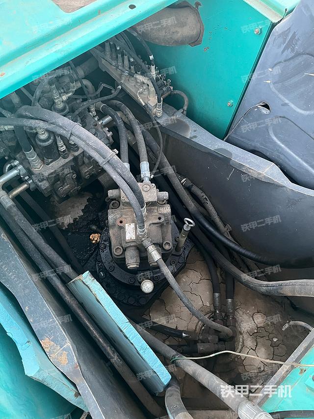 回转马达和主控阀（整机外观）