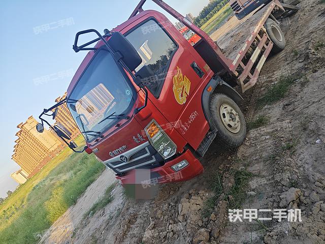 中国重汽4X2平板运输车