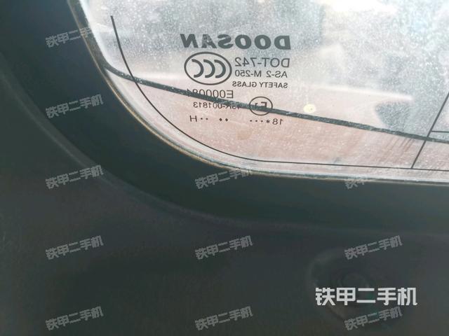 后窗玻璃角标（驾驶室部分）